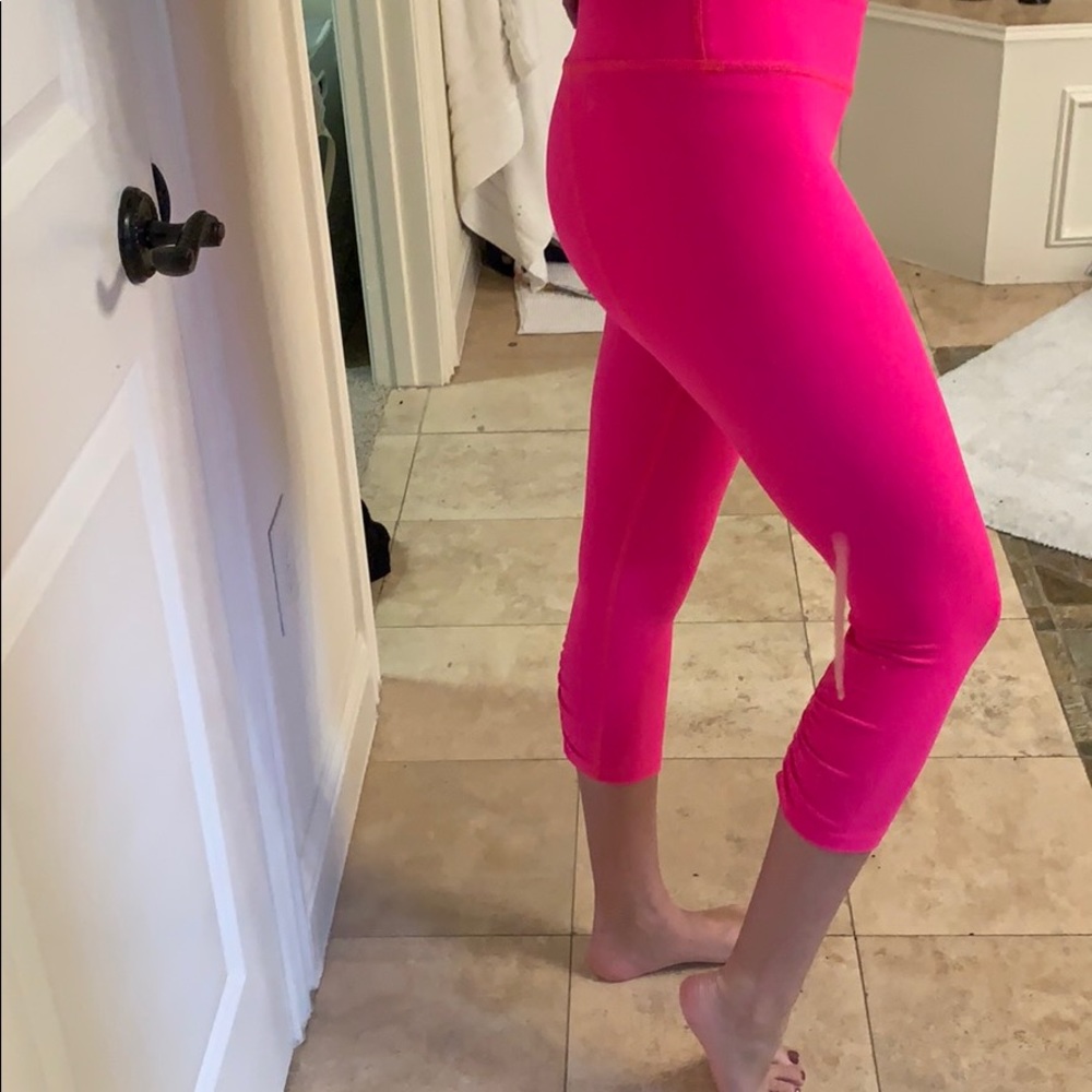 Beyond Yoga Bright Pink Crop Leggings